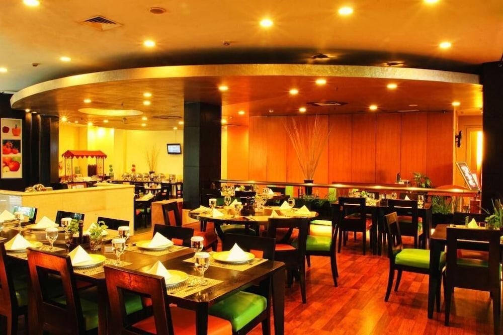 Grand Suka Hotel Пеканбару Екстериор снимка
