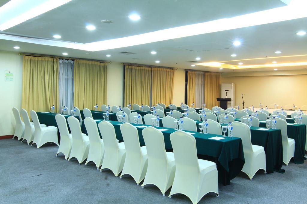 Grand Suka Hotel Пеканбару Екстериор снимка