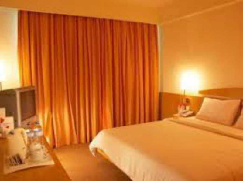 Grand Suka Hotel Пеканбару Екстериор снимка