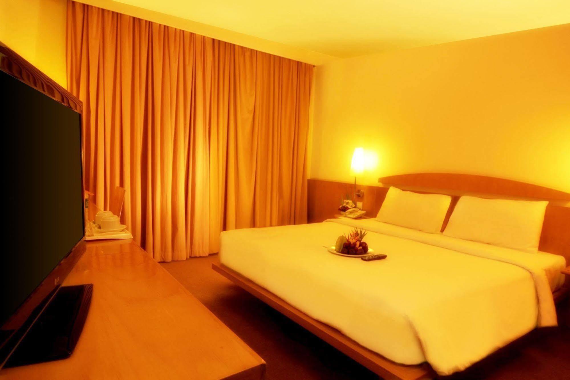 Grand Suka Hotel Пеканбару Екстериор снимка