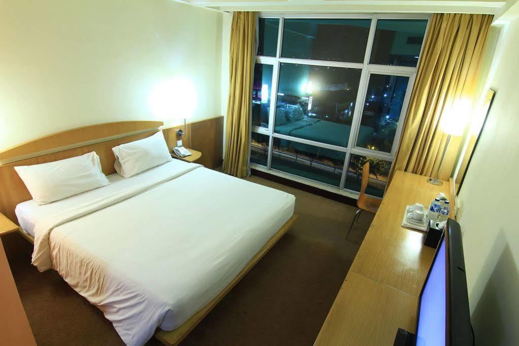 Grand Suka Hotel Пеканбару Екстериор снимка