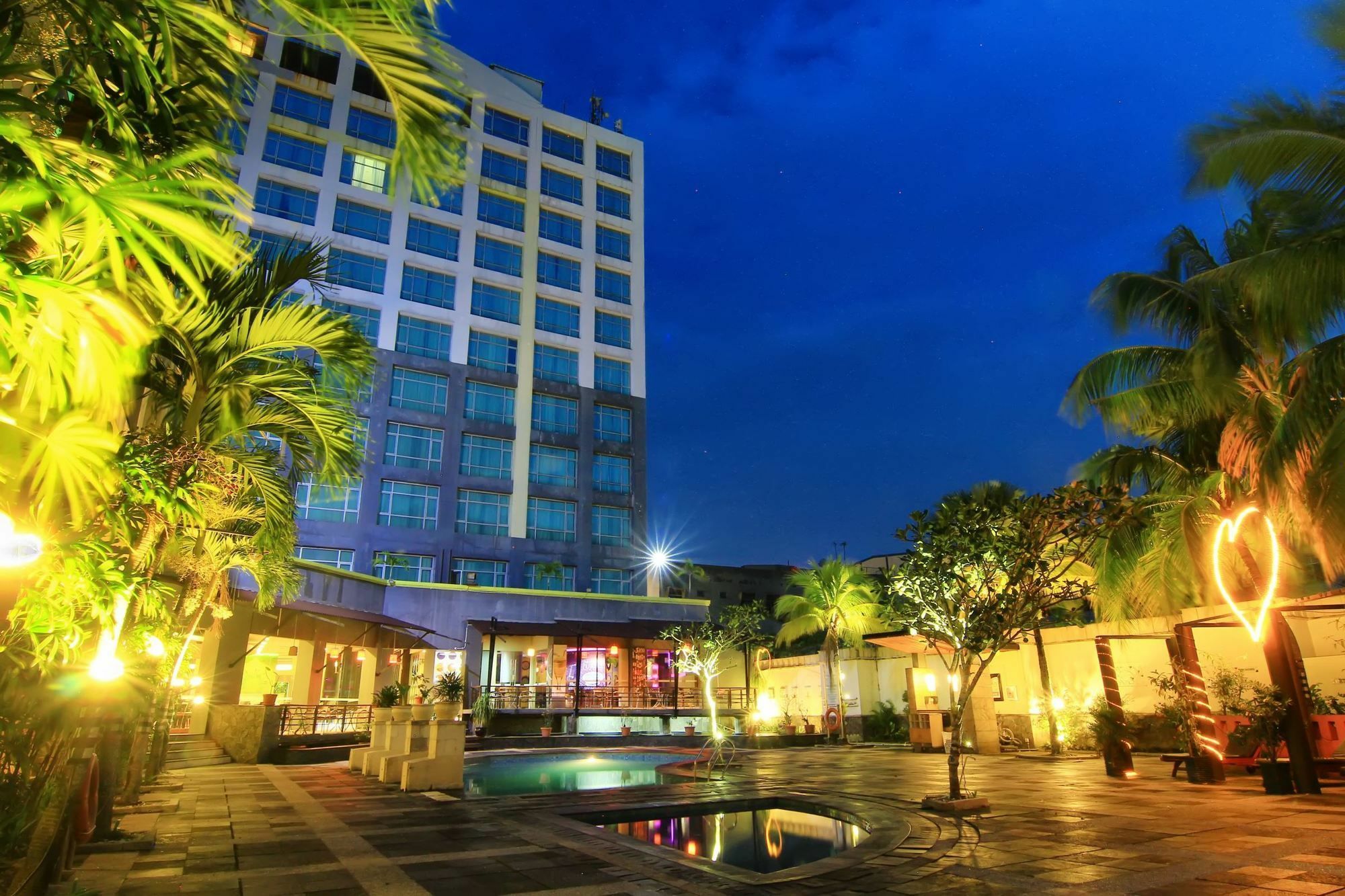 Grand Suka Hotel Пеканбару Екстериор снимка